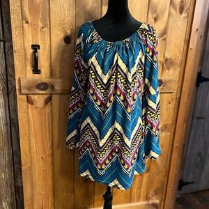 XL WinWin tunic with bell sleeves.
